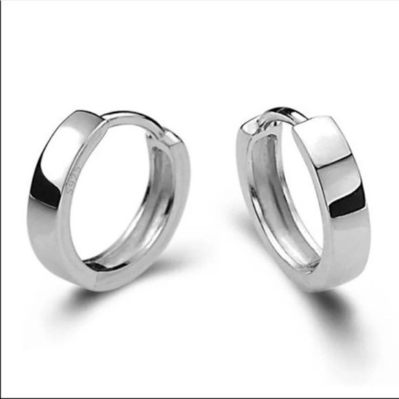 𝅺RE-STOCKED‼️ NEW Simple 925 Sterling Silver Huggies Hoop Earrings - Picture 3 of 7